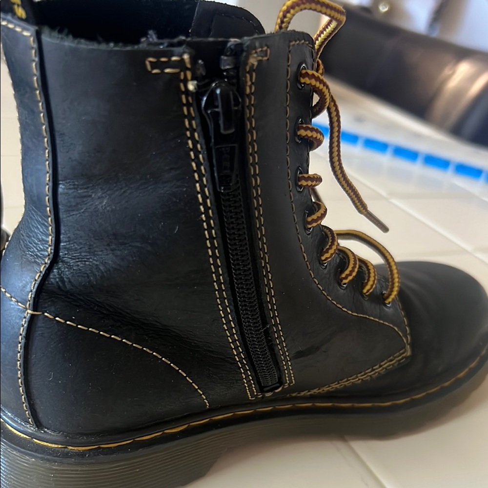 Dr. Martens Kids Black Leather Lace-Up Boots - Picture 10 of 11